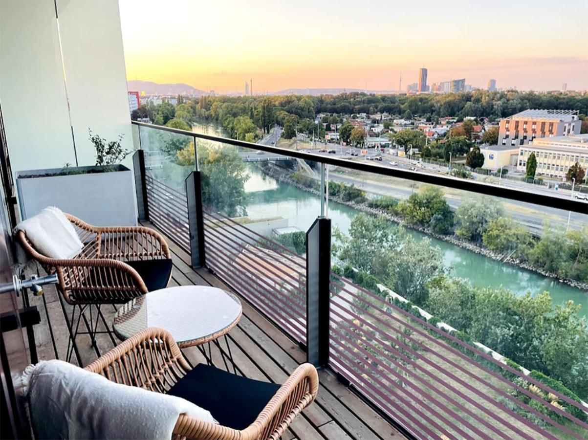 Sunrise Above Sky With Rooftop Pool Виена Екстериор снимка